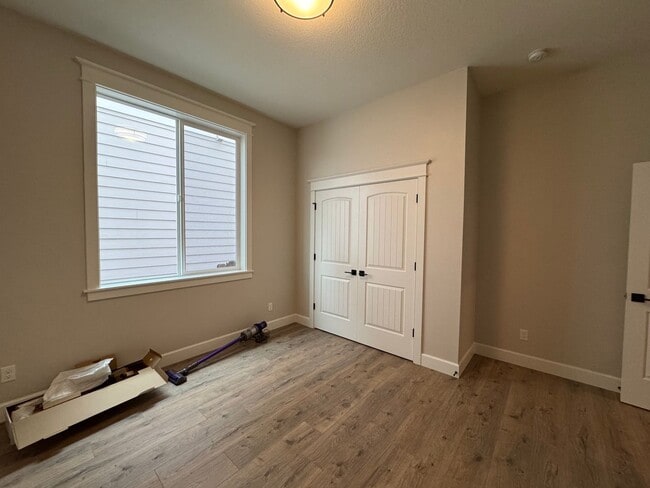 Photo - Stunning New Custom-Built 5-Bedroom Home w...