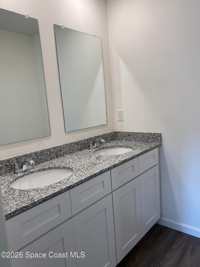 Photo - 812 Brookfield St SE