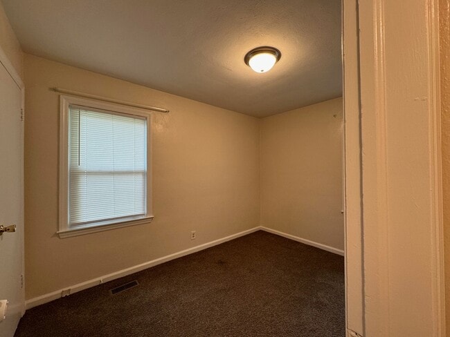 Photo - 1205 Broadus Ave SE