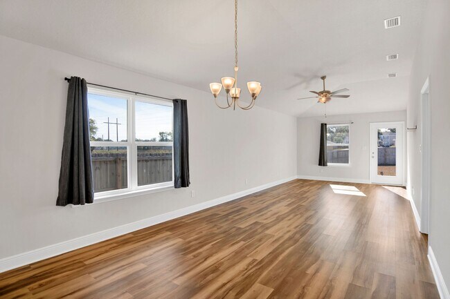 Photo - Beautiful 3 Bed 2 Bath Home Centrally Located in Pensacola