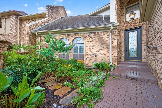 Photo - 901 Longmire Rd