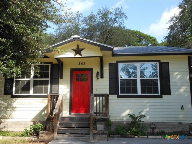 Building Photo - 355 Hampe St Rental