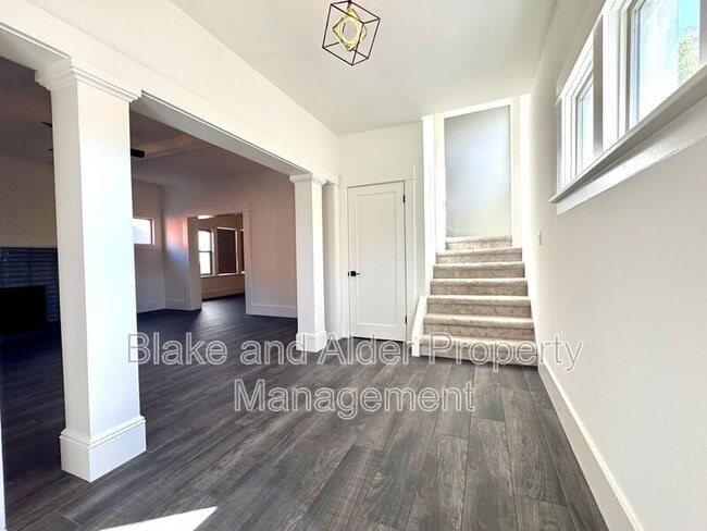 Photo - 3556 NE Sandy Blvd