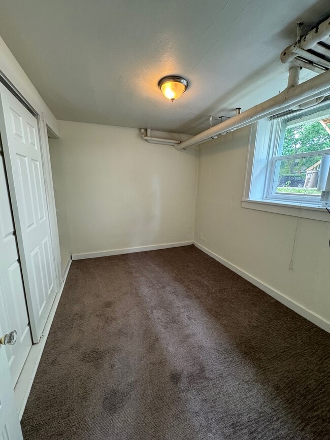 Building Photo - 121 N Hancock St