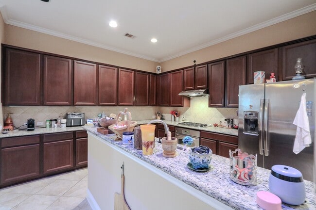 6514 Monrovia Ln