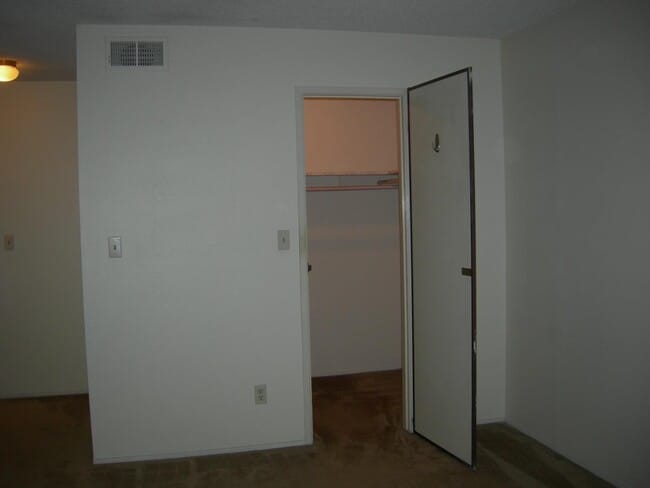 Photo - 310 Tradewinds Dr