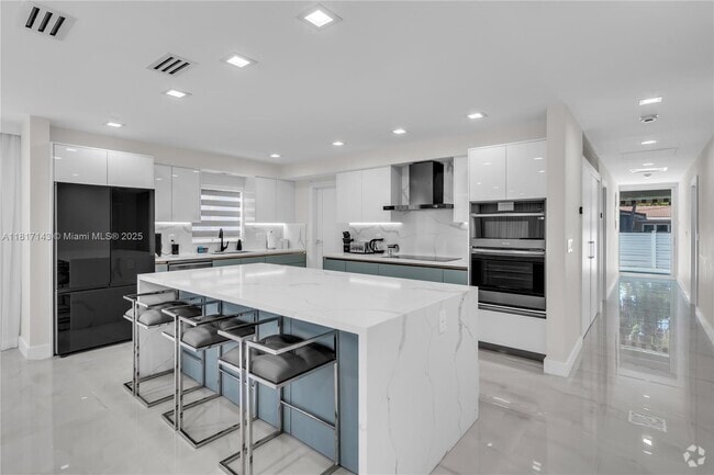 Building Photo - 1045 Hollywood Blvd Rental