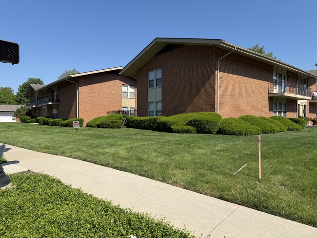 Building Photo - 2900 E Broad St Unit C