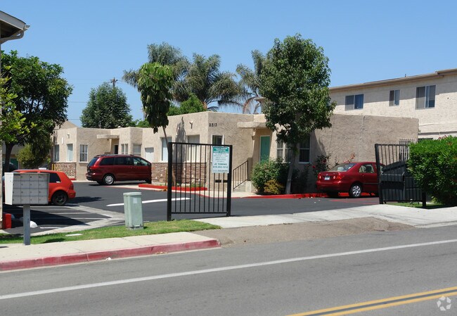 Photo - 2313-2319 E Beyer Blvd