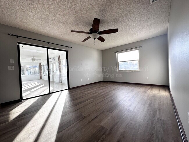 Photo - 947 N Atmore Cir
