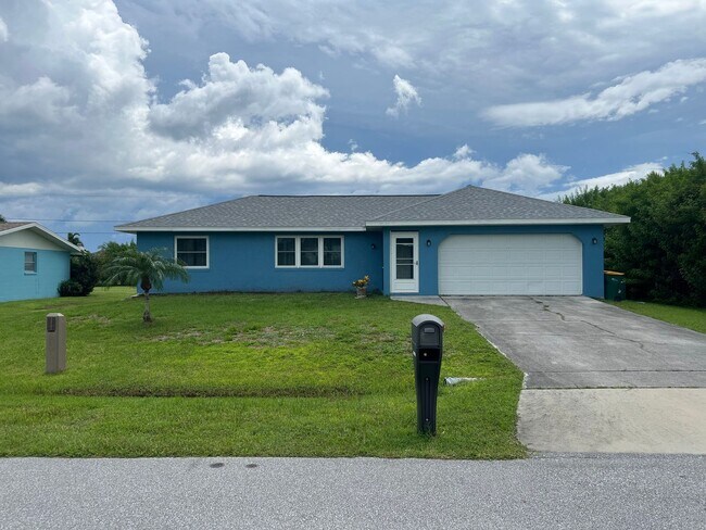 Photo - Annual ** Newly Renovated ** 3 Bedroom / 2...