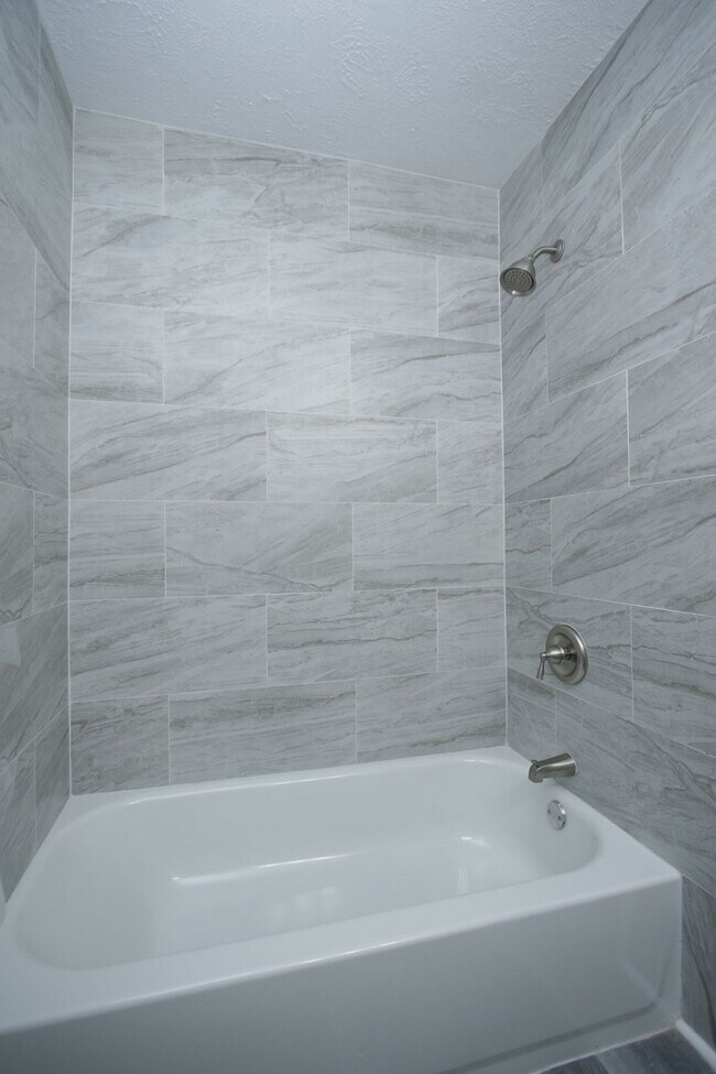 Photo - 17078 Oak Grove Ln