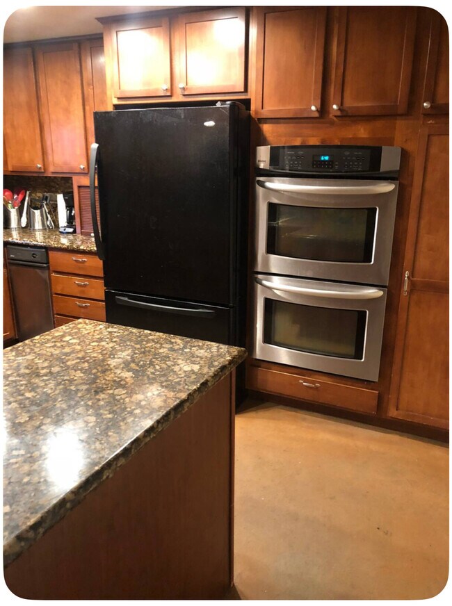 Photo - 41931 Brownstown Dr