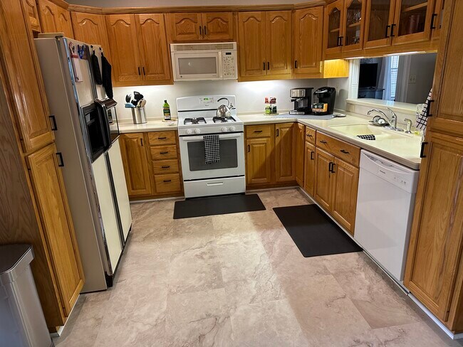 Kitchen - 9837 Mobile Hwy