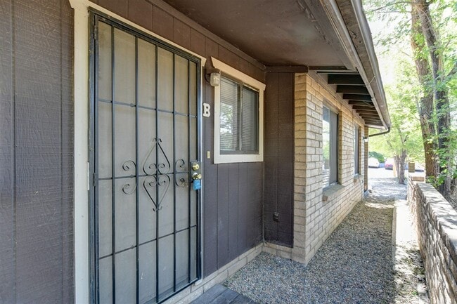 Building Photo - 564 1st St Unit B