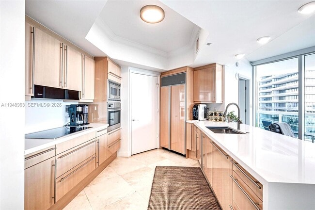 Photo - 1000 South Pointe Dr Unidad 1205