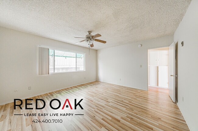 Photo - 16515 Victory Blvd Unidad 2