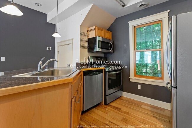 Photo - Stunning Two-Bedroom End Unit Condo in Goose Hollow Foothills!