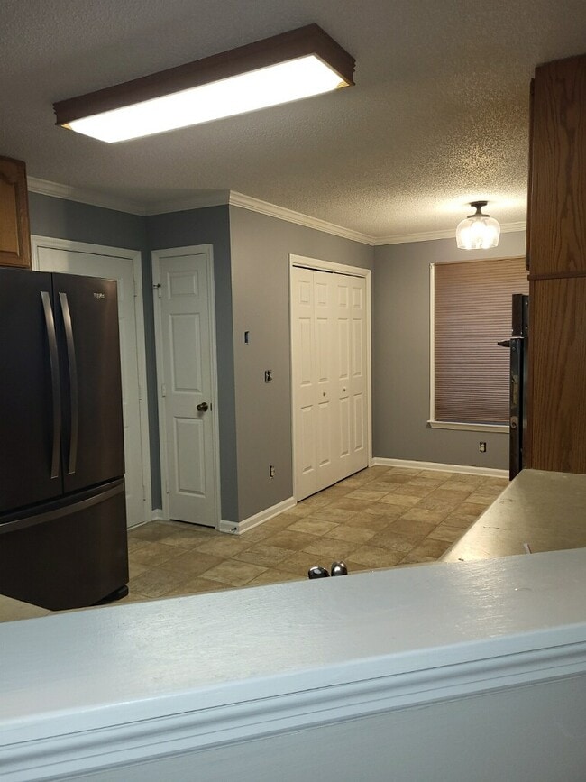 Photo - 105 Amick St