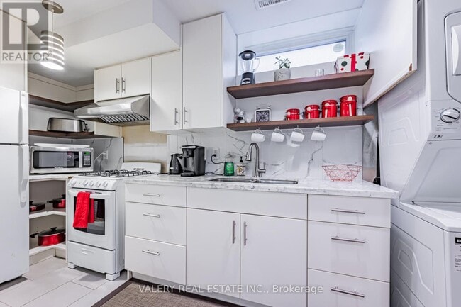 Photo - 110 Strathnairn Ave