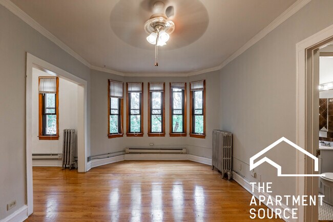 Building Photo - 4631 N Paulina St Unit 109