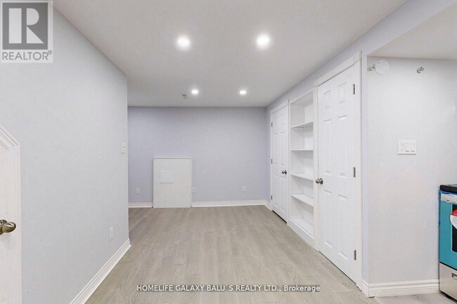 Photo - 2049 Blue Ridge Crescent