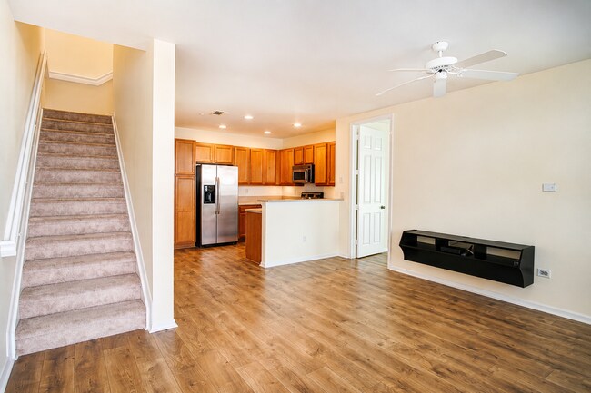 Photo - 1020 E Longport Cir