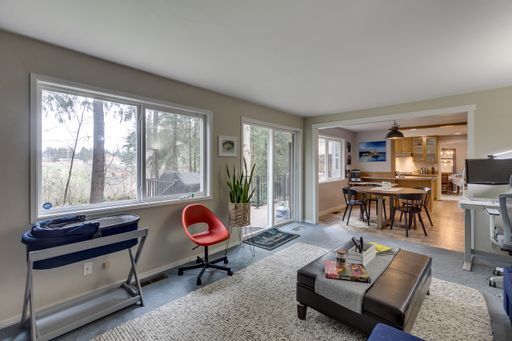 Photo - Charming Lynnwood/Bothell area Home For Rent with large 1/2 acre lot Available June!