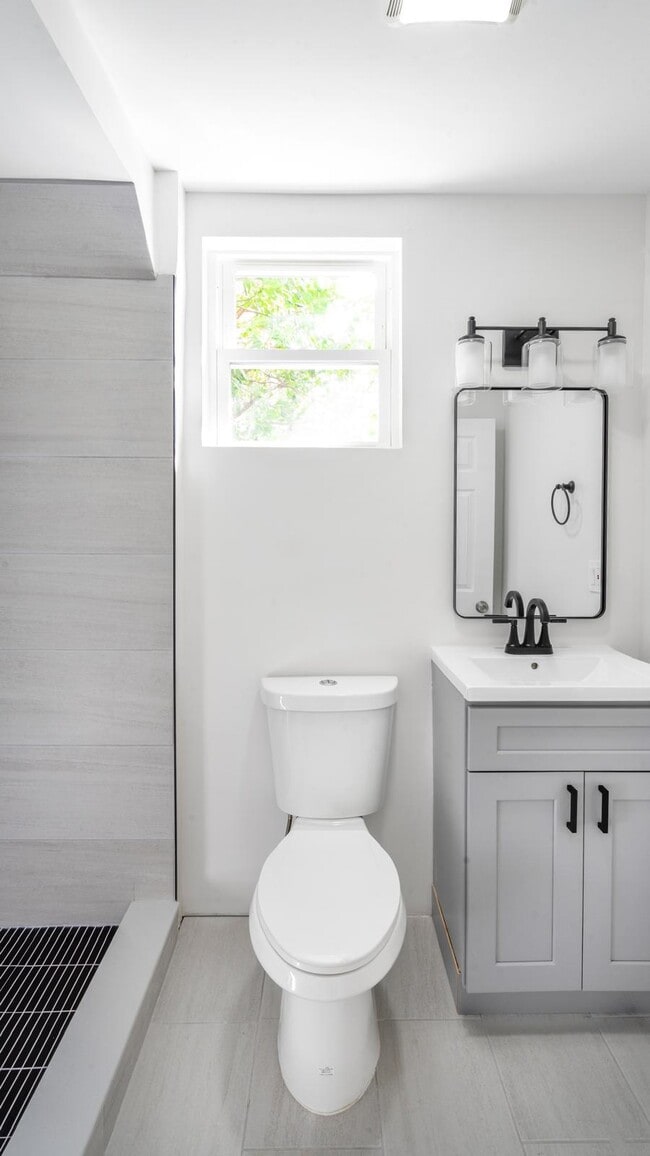 Photo - 6407 Granton Ave Unidad 3