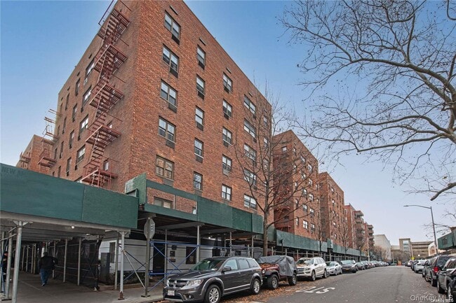 Building Photo - 94-30-94-58 58th Ave Unit 3A