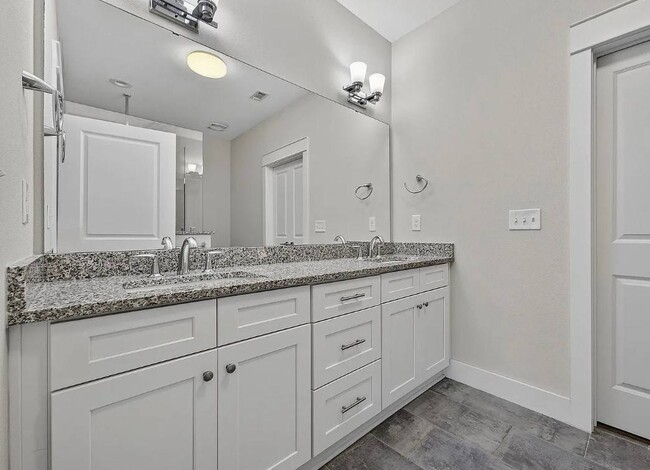 Photo - 417 W Belmont St