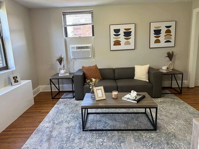 Living Area - Lennox Apartments