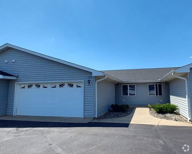 Building Photo - Nice 2 Bedroom Townhome