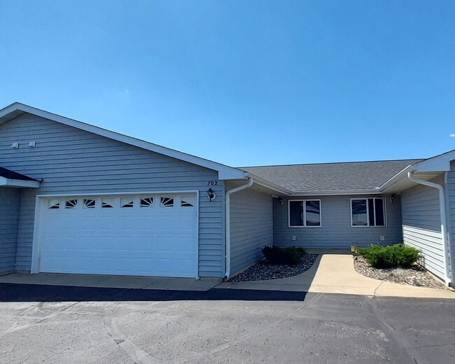 Nice 2 Bedroom Townhome - Nice 2 Bedroom Townhome