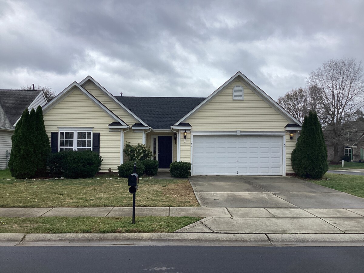 Photo - 141 Barrington Dr House