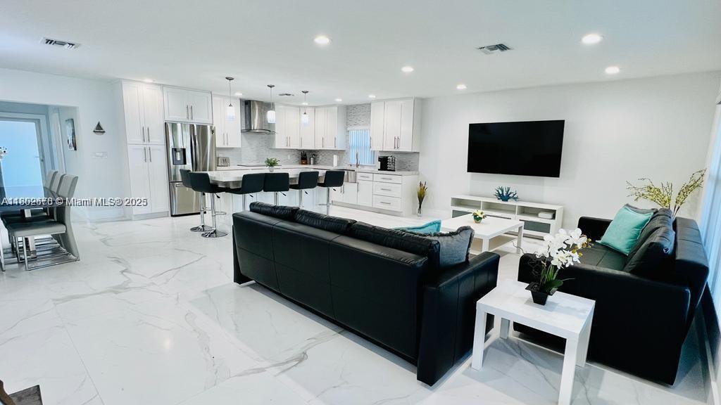 Photo - 218 SE 3rd St (Dania Beach, FL)