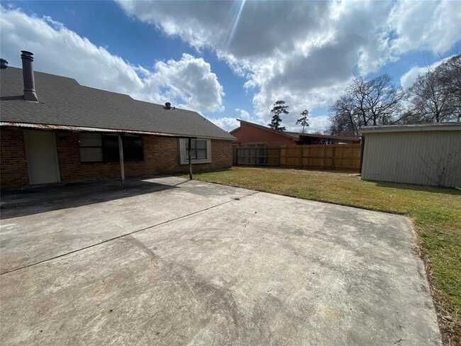 Building Photo - 943 Sterling Green Dr S