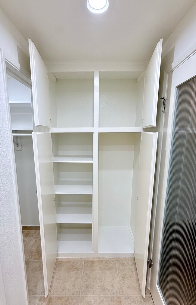 Closet 17