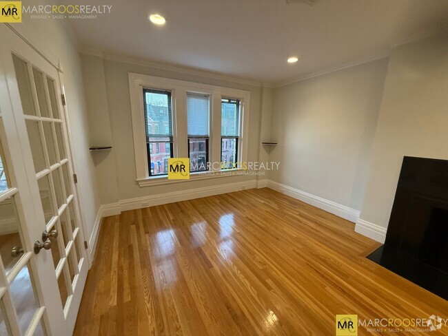 Building Photo - 252 Newbury St Unit 4 Rental