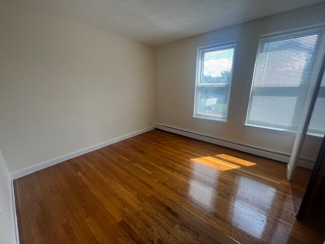 Photo - 172 N Beacon St Unidad 3