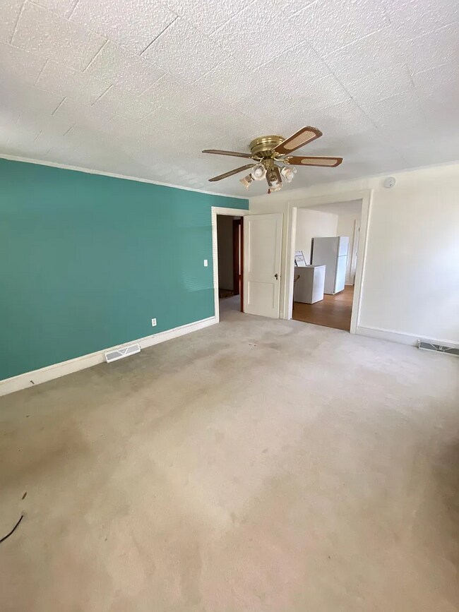 Living room - 505 Darlington Ave