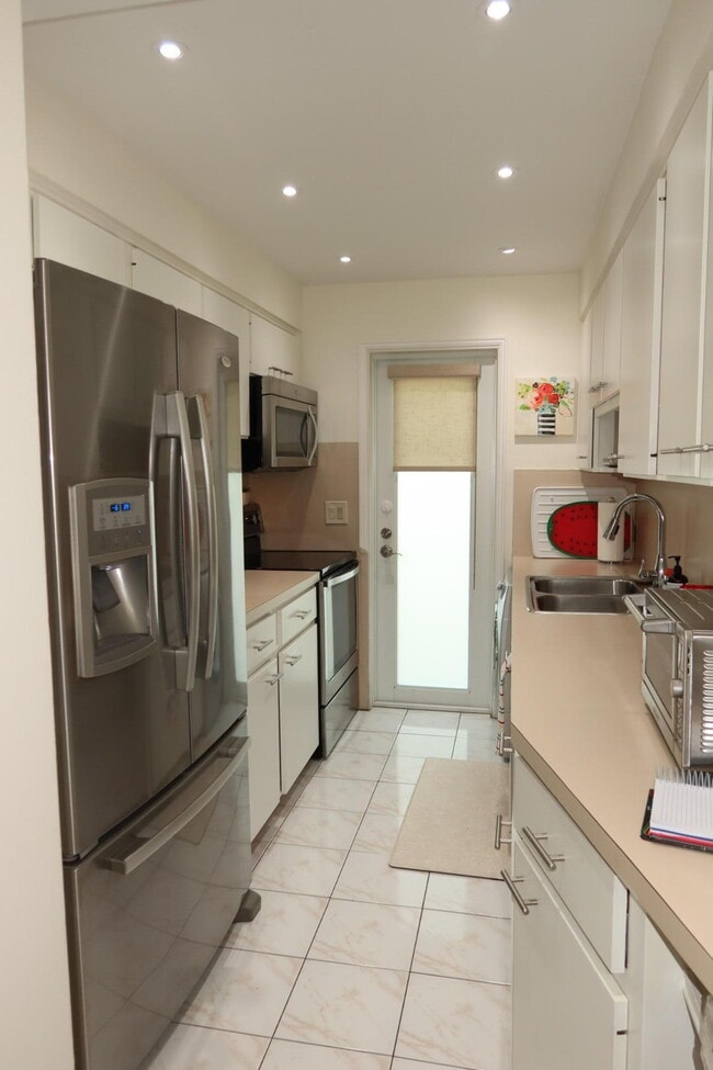 Photo - 1221 Hillsboro Mile Unit 19b