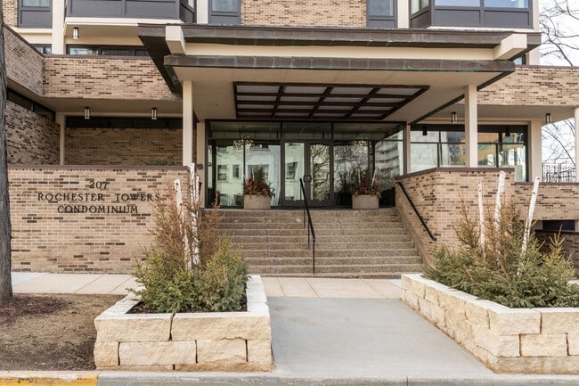 Photo - FALL RENT SAVINGS! Unbeatable Views, Ample...