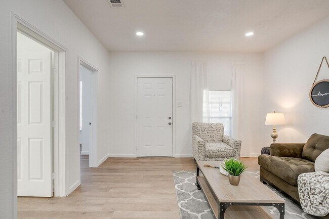 Photo - Spacious beautifully designed 3-bed and 2-...