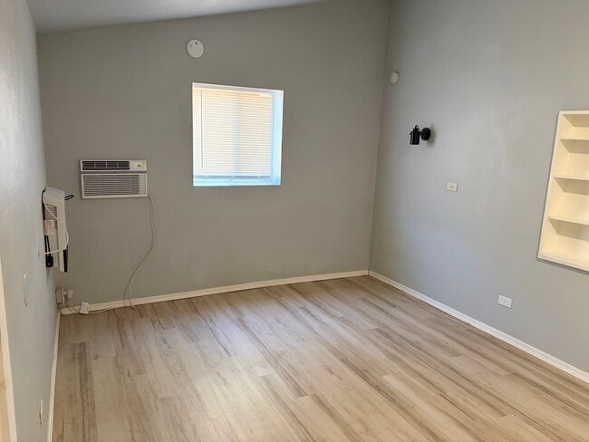 Photo - 2020 N Vine Ave