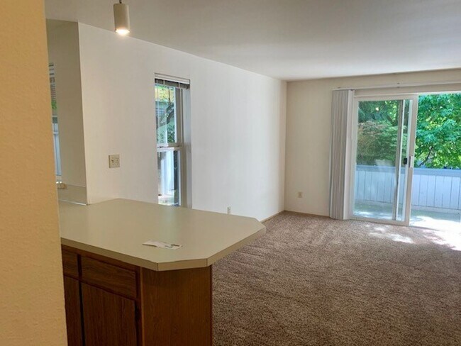 Photo - 6016 Fauntleroy Wy SW Unidad 102