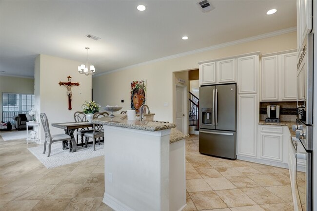 Photo - 327 Twin Timbers Ln