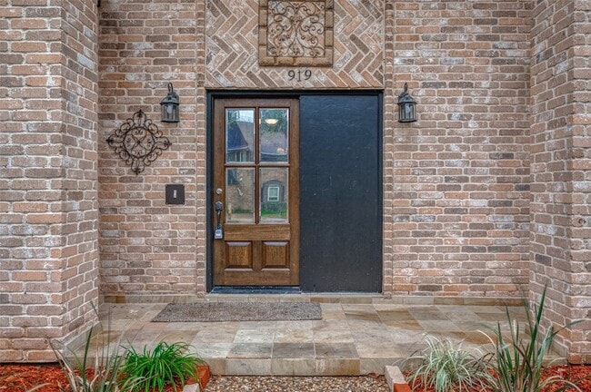 Photo - 919 Mockingbird Way