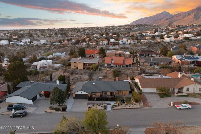 Photo - 413 Hollydale Dr