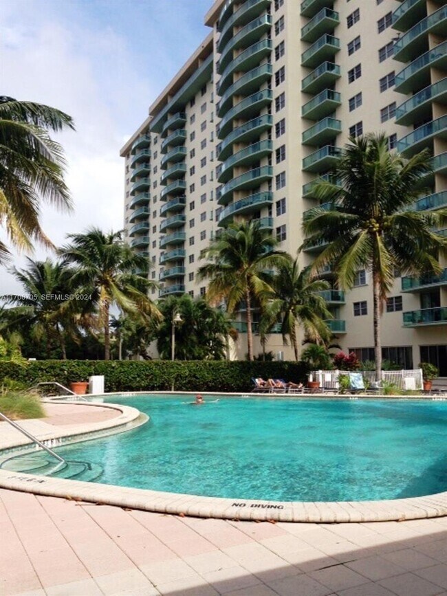 Photo - 19390 Collins Ave Unidad 1126